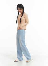 light-washed-straight-leg-jeans-om427