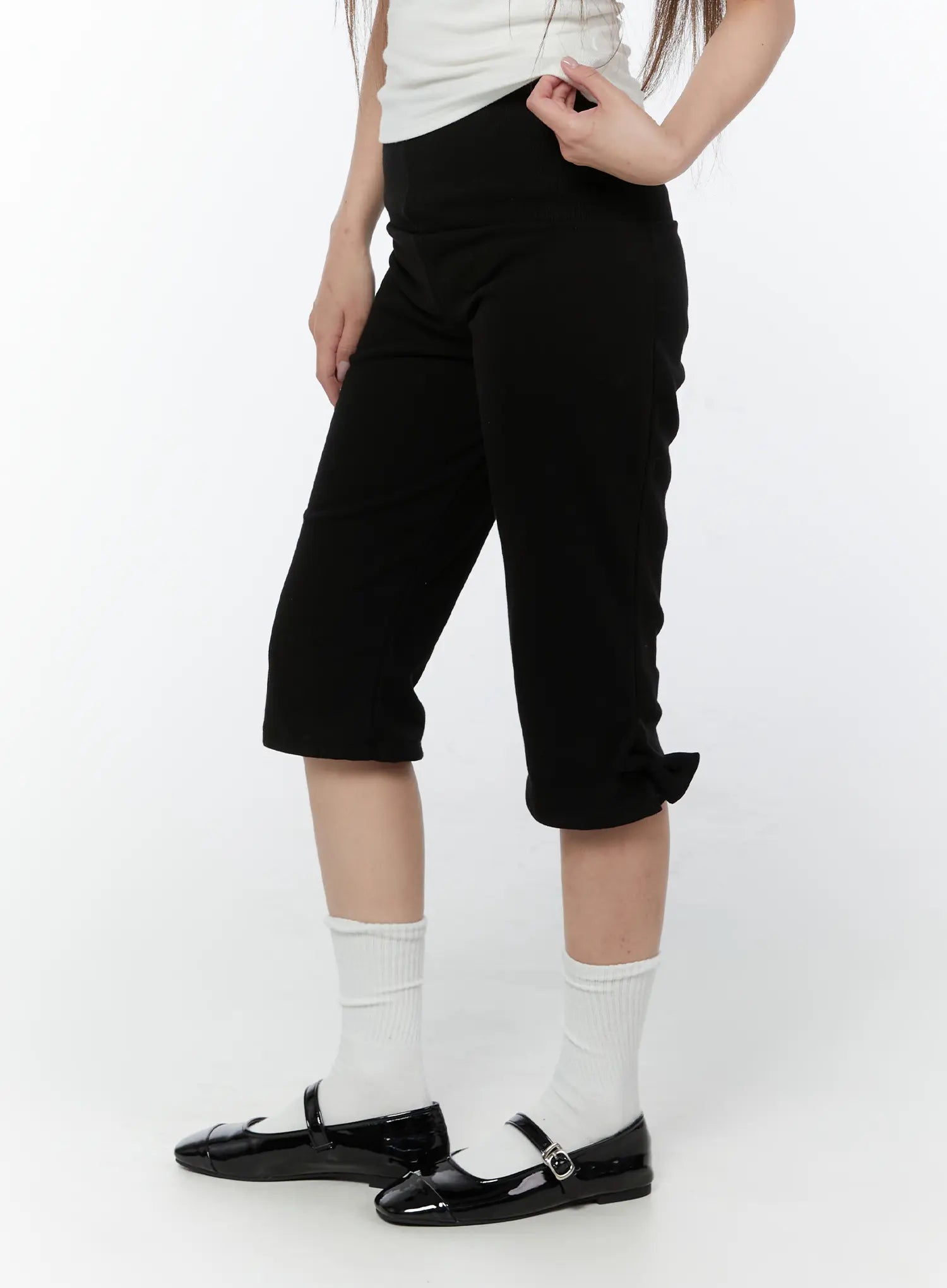 ribbed-hem-capri-pants-with-bow-detail-cy518
