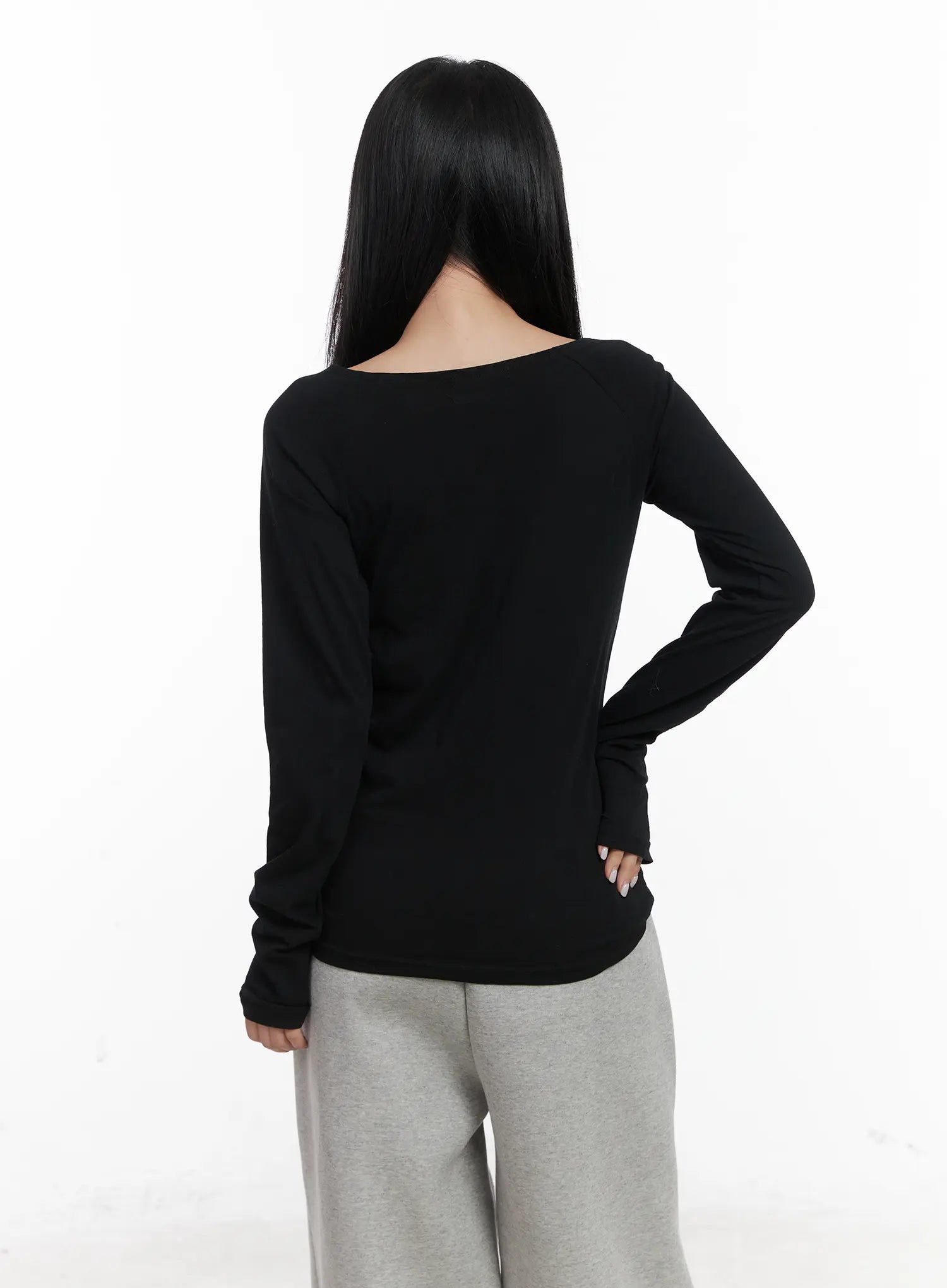 loose-fit-graphic-long-sleeve-top-cd501