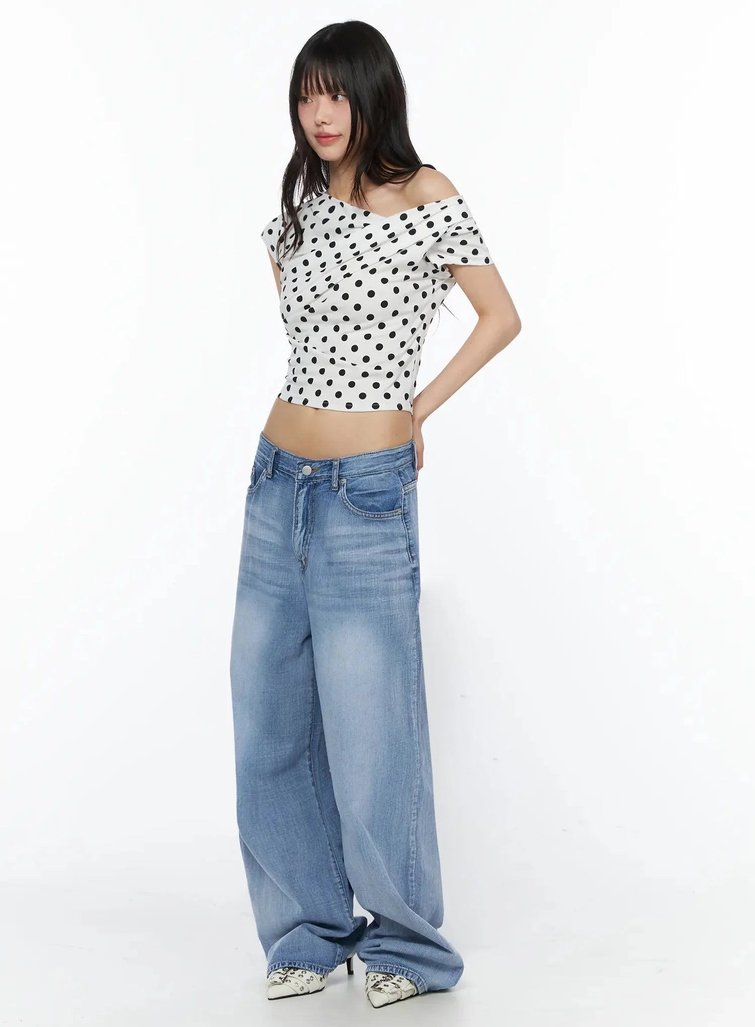 polka-dot-off-shoulder-crop-top-iy525