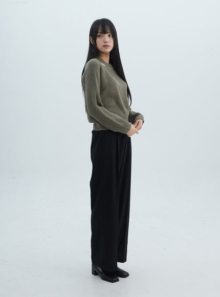 pintuck-straight-fit-tailored-pants-on309