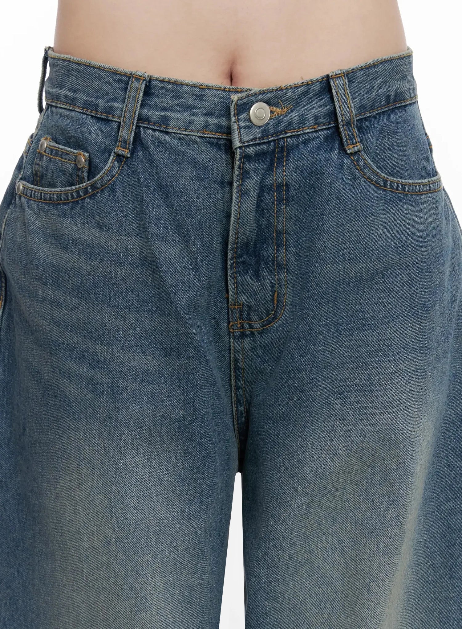 alani-vintage-wash-wide-leg-jeans-in525