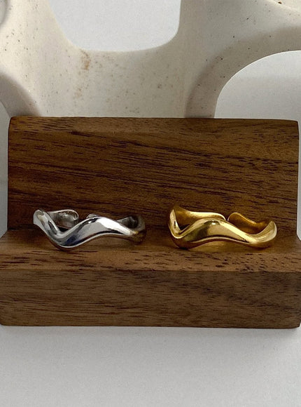 newton-flowing-curve-ring-ia524