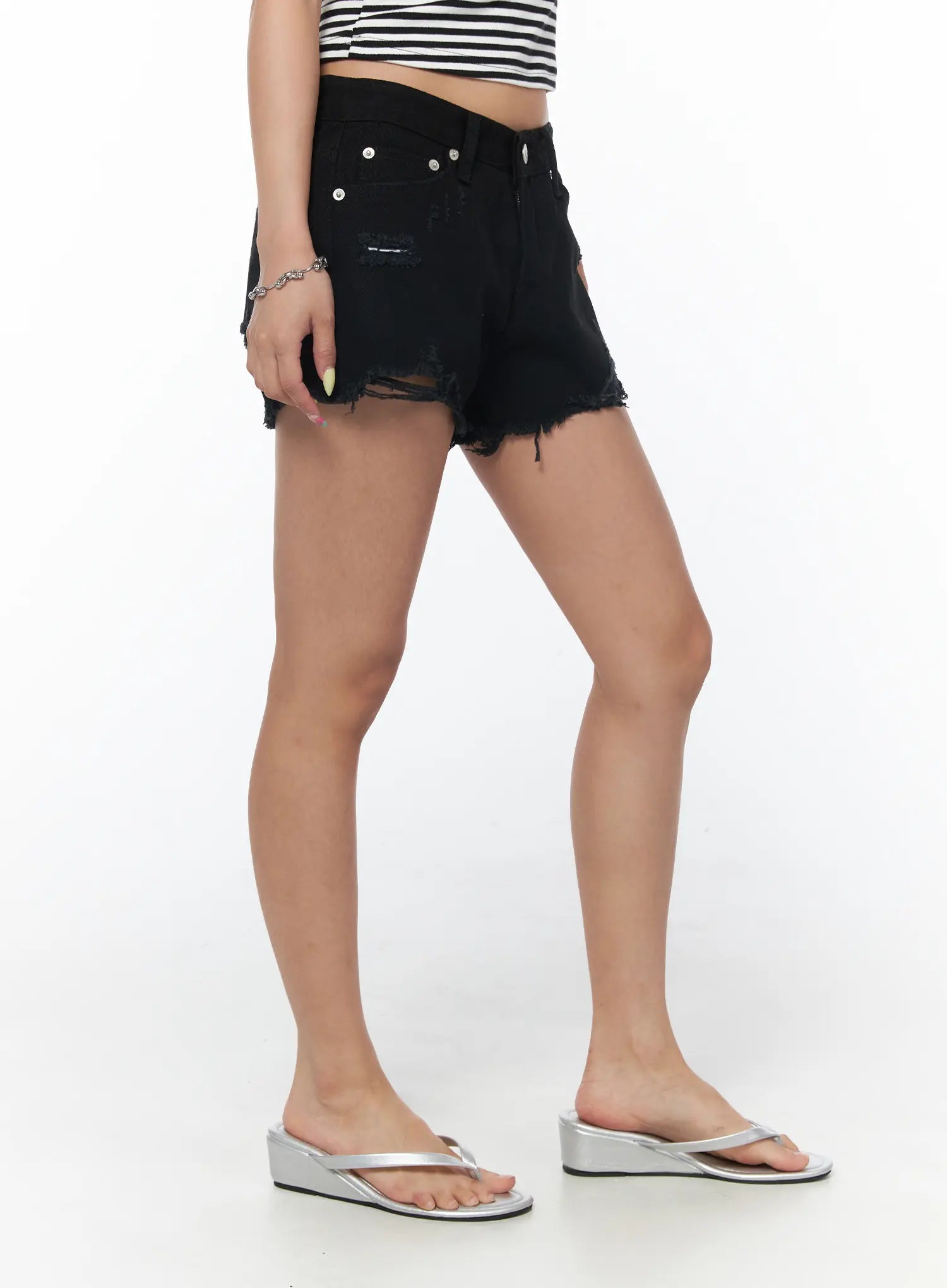 distressed-black-shorts-cu502