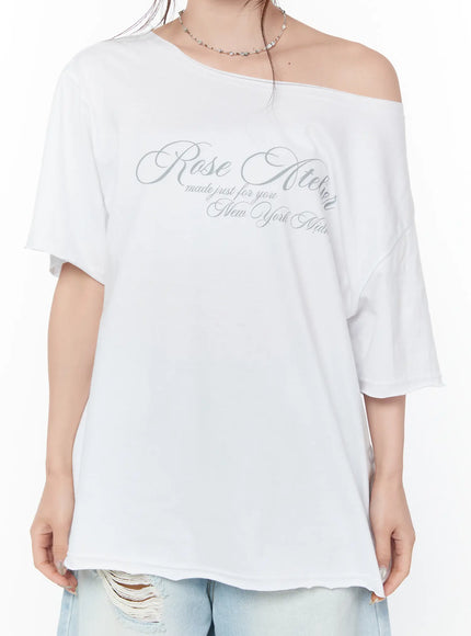 oversized-off-shoulder-graphic-tee-cy514