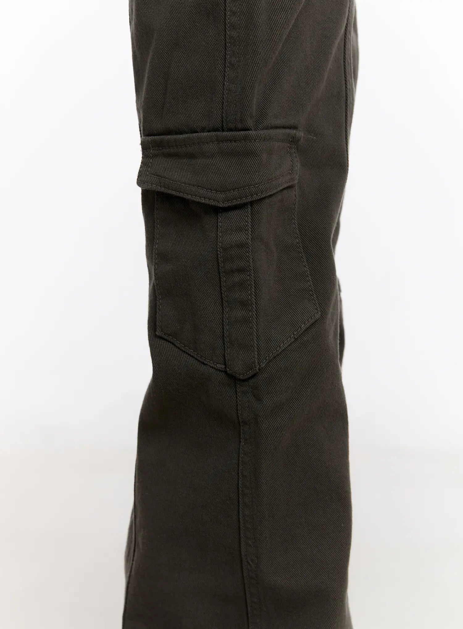 vintage-bootcut-cargo-pants-cn527
