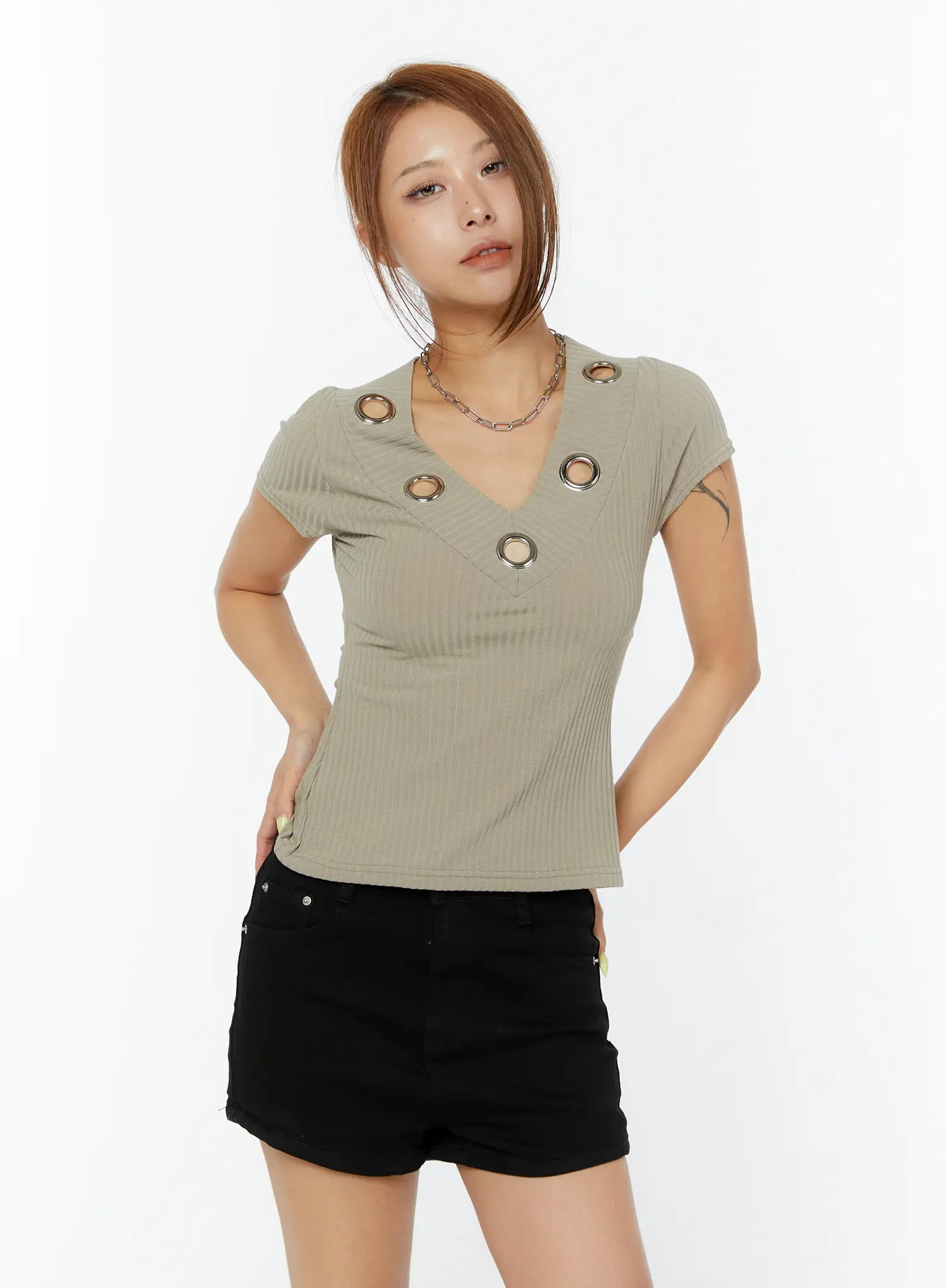 v-neck-eyelet-ribbed-tee-cy521