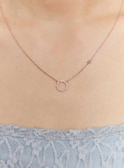 acc-arabesque-letter-necklace-kc1008 / Rose gold