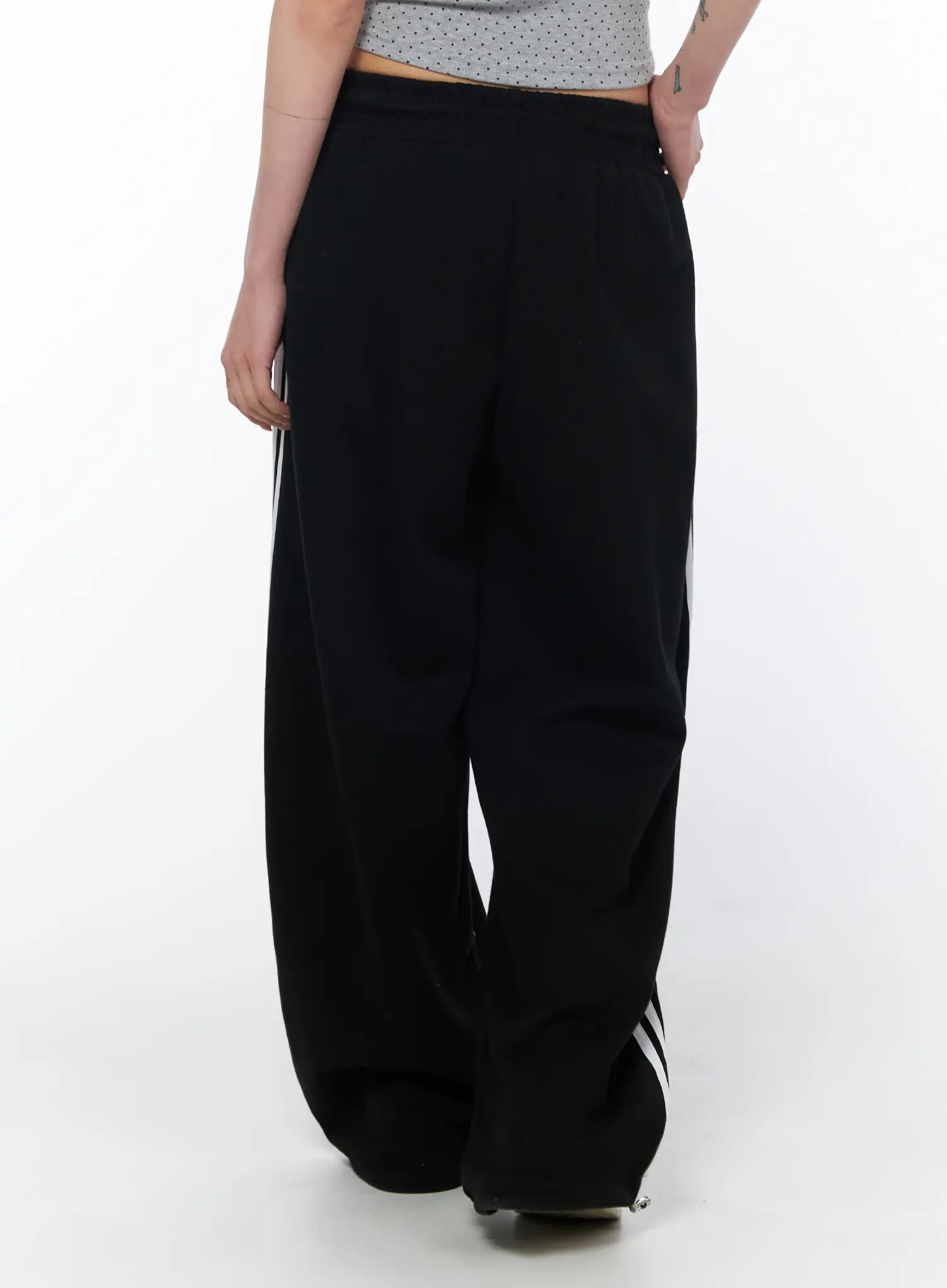 striped-wide-leg-sweatpants-ca527