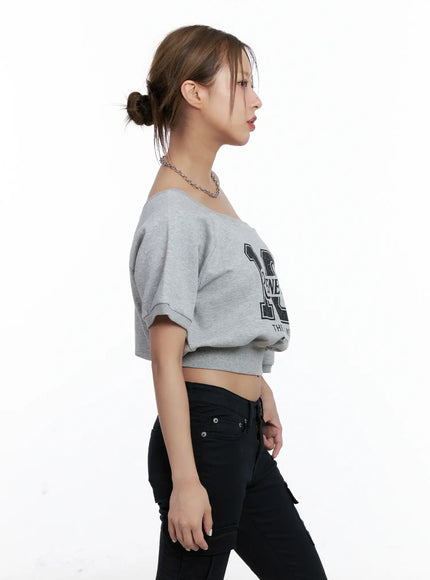 off-shoulder-graphic-cropped-tee-cl511