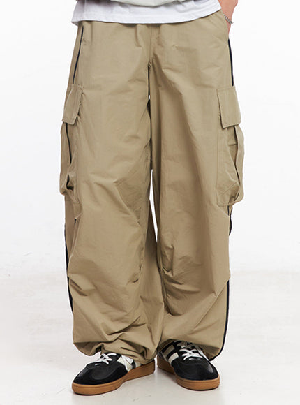 men-s-cargo-balloon-fit-windbreaker-pants-beige-iu512