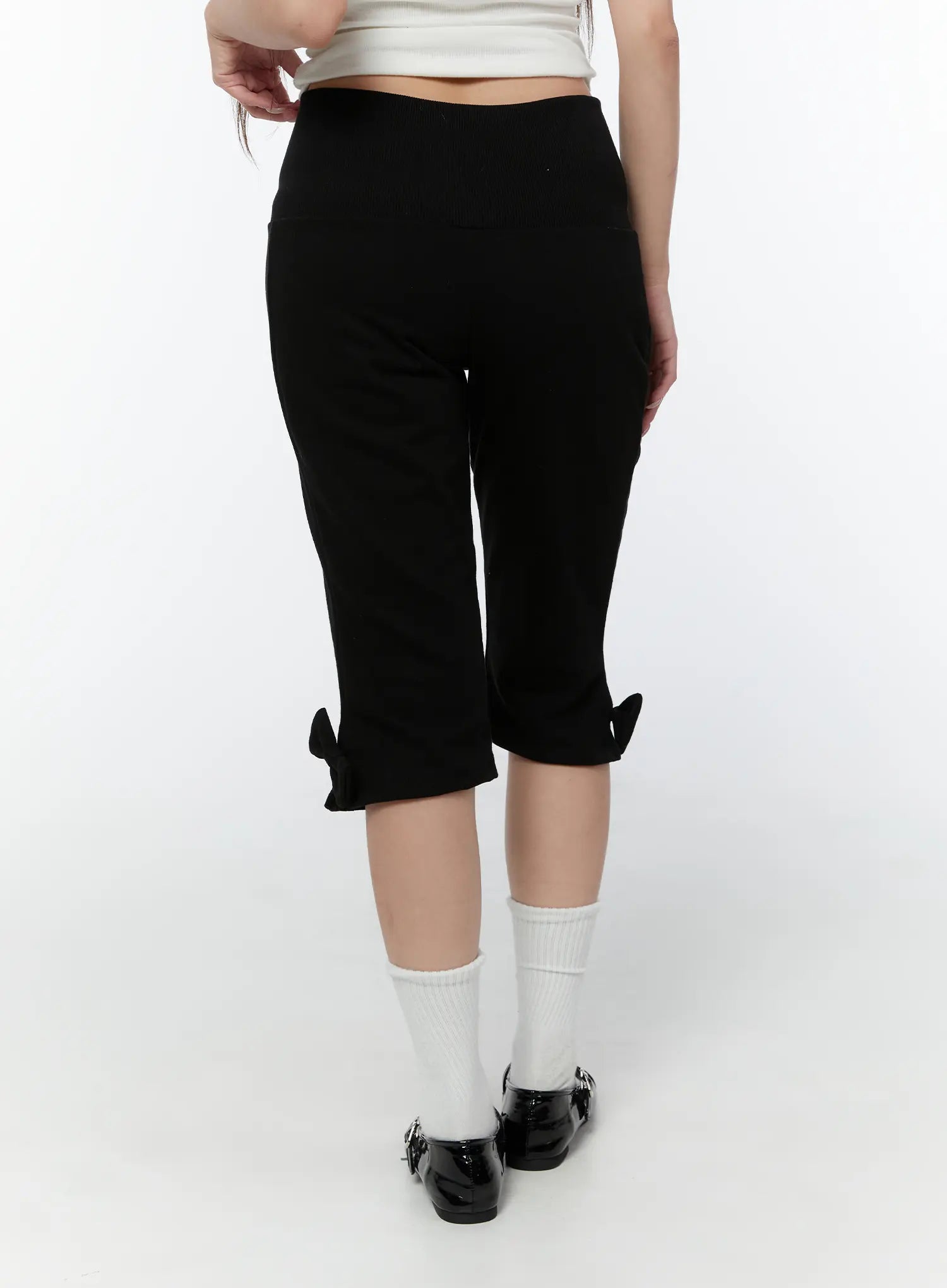 ribbed-hem-capri-pants-with-bow-detail-cy518