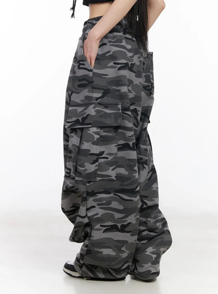 street-style-camo-wide-cargo-pants-cm519
