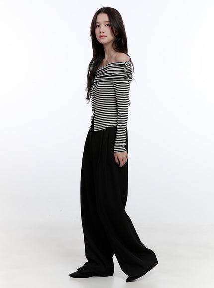 pintuck-wide-leg-slacks-on418