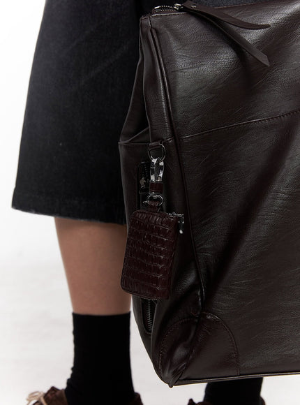 mens-cracked-effect-pouch-keychain-iy522