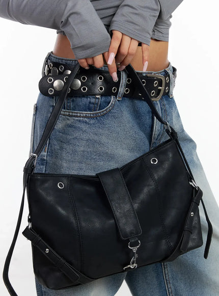 square-buckle-shoulder-bag-ia527