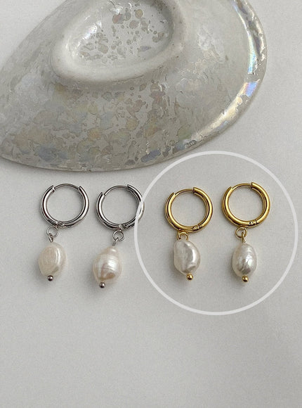 dew-faux-pearl-drop-earrings-ia517 / Gold