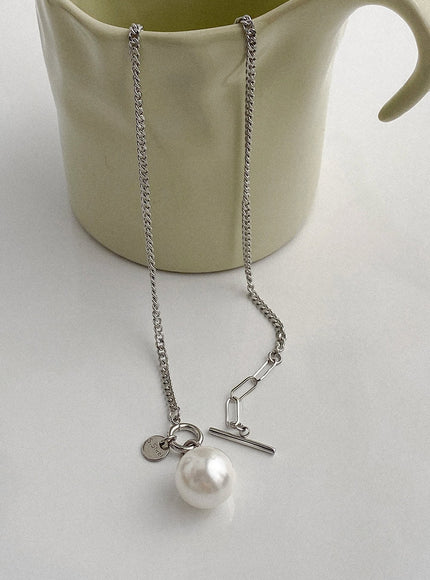 serene-toggle-pearl-necklace-ia517 / Silver