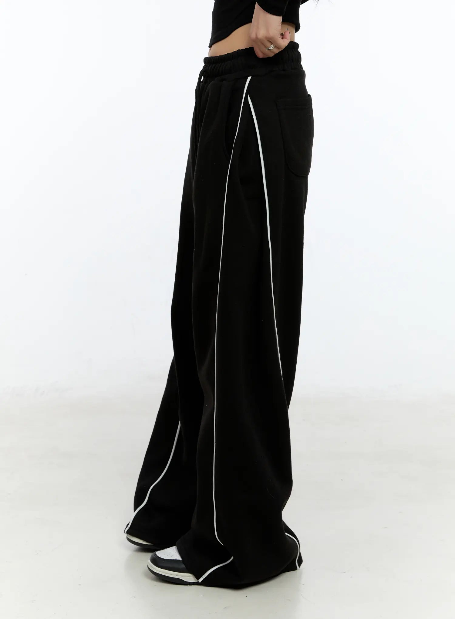 wide-leg-track-sweatpants-cn517