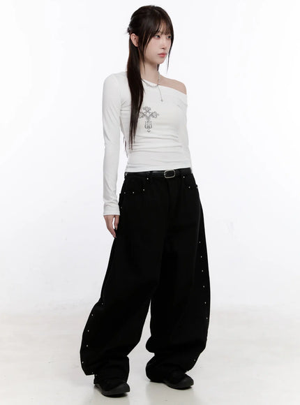 Off-Shoulder Graphic Long Sleeve Top CS530