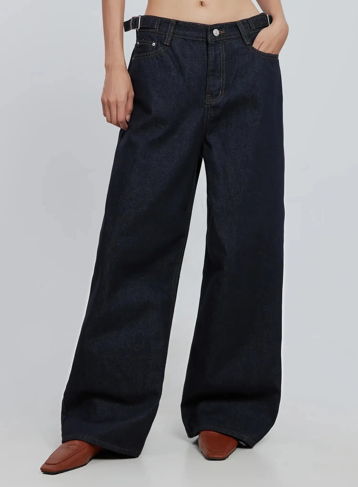 soobin-side-button-wide-leg-jeans-io530