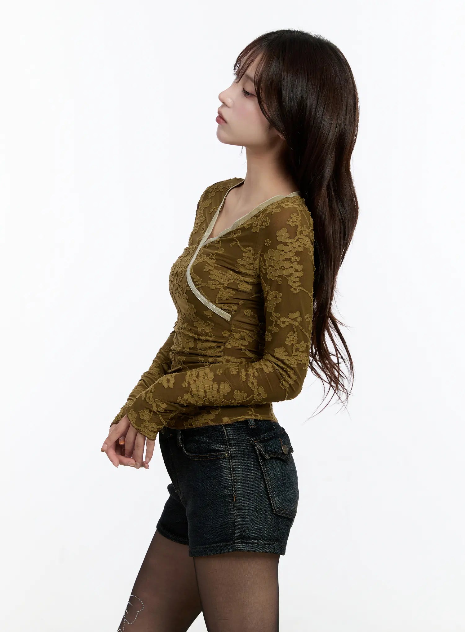 velvet-lace-v-neck-long-sleeve-top-cn524