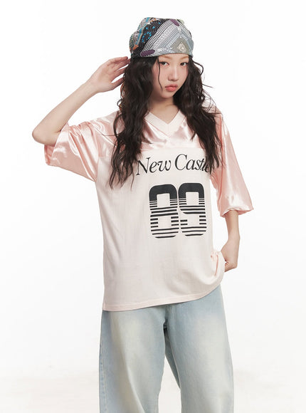 graphic-v-neck-oversized-tee-ca518