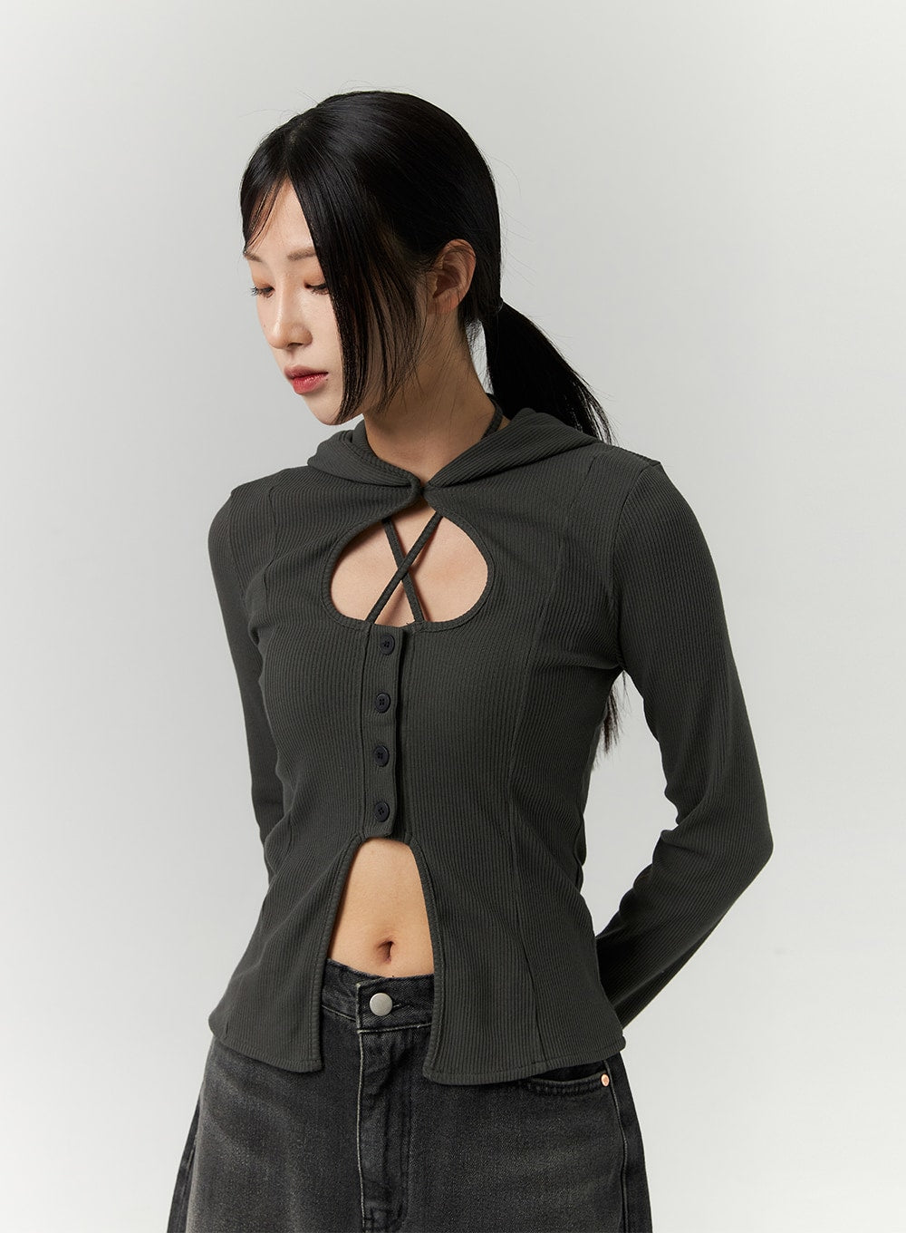 cut-out-hooded-crop-tee-cn320