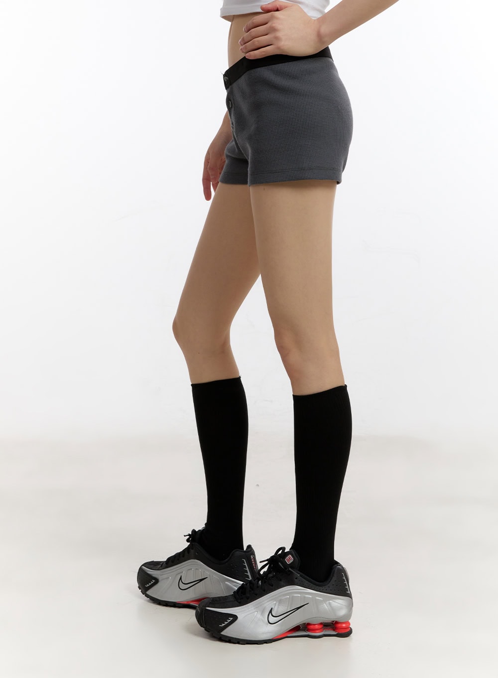 low-rise-buttoned-cotton-shorts-ca508