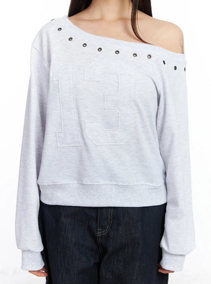 eyelet-trimmed-off-shoulder-sweatshirt-cf504
