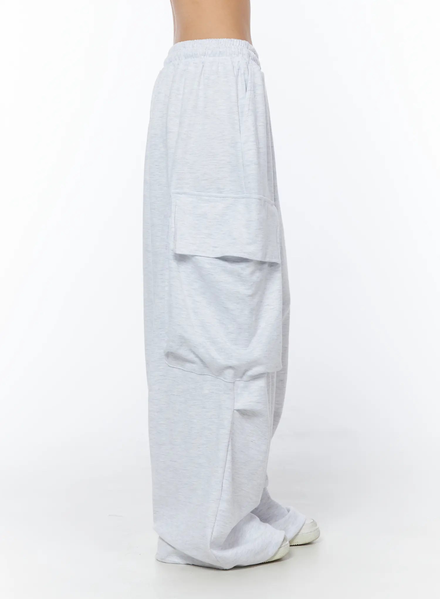 wide-leg-cargo-sweatpants-cy527