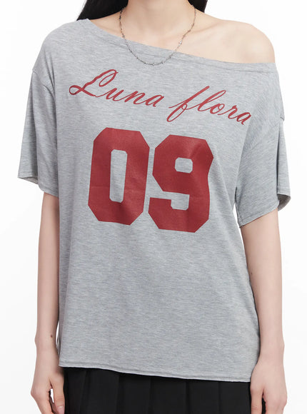 loose-fit-one-shoulder-graphic-tee-cu511