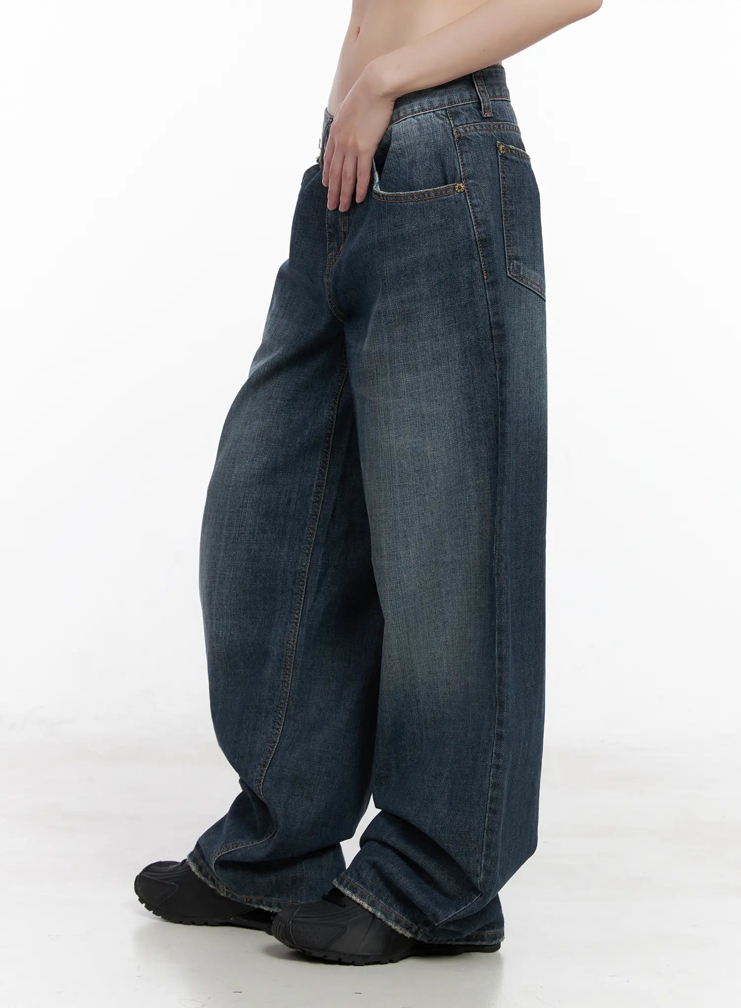 elowyn-low-rise-baggy-jeans-cn510