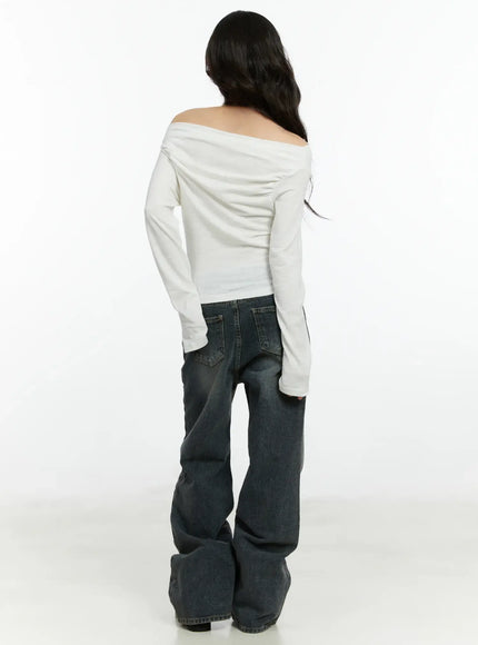 graphic-print-off-shoulder-long-sleeve-top-cf510