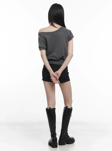 asymmetric-graphic-relaxed-fit-crop-top-cu518