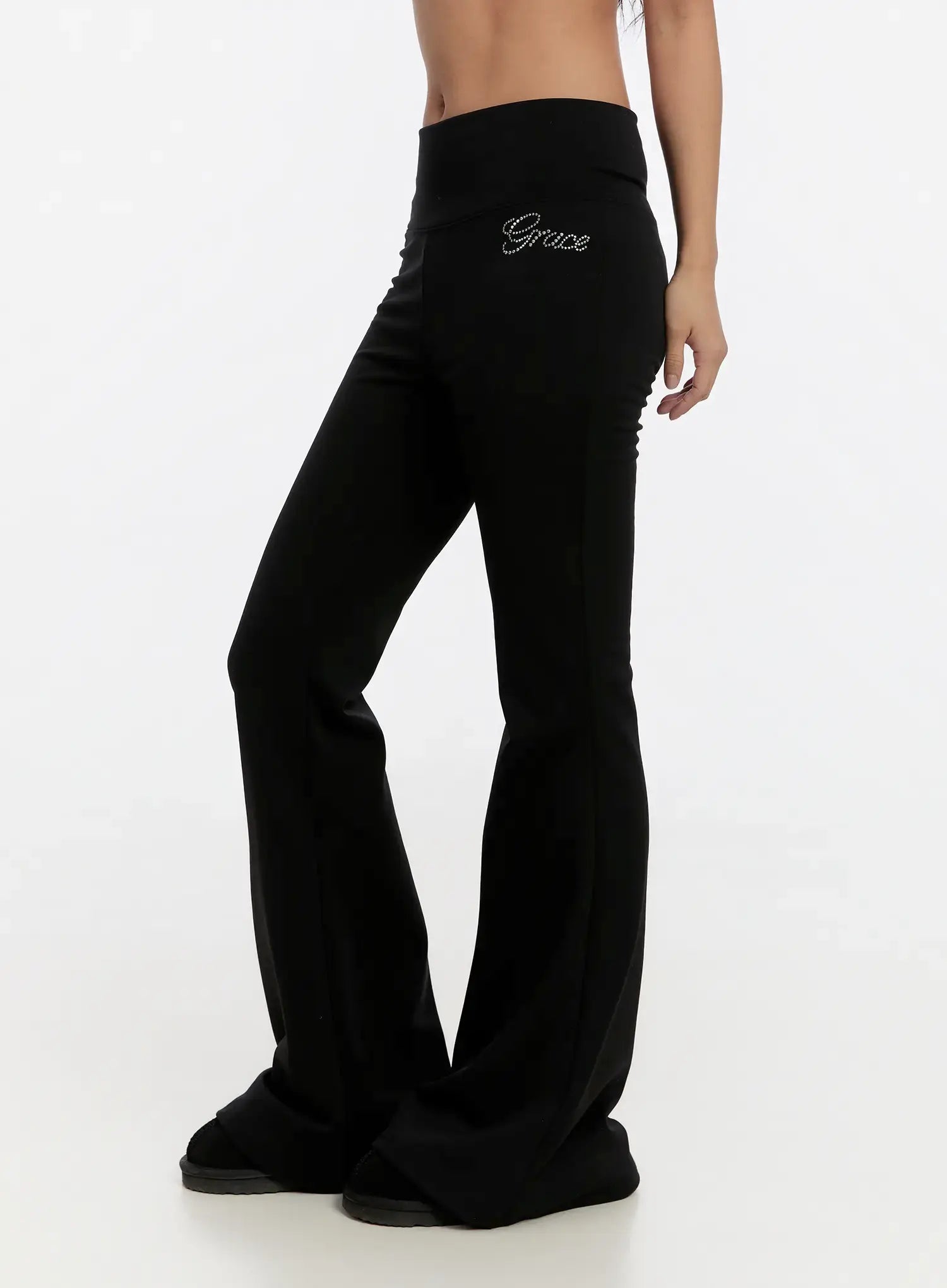 embroidered-lettering-flare-sweatpants-cn527