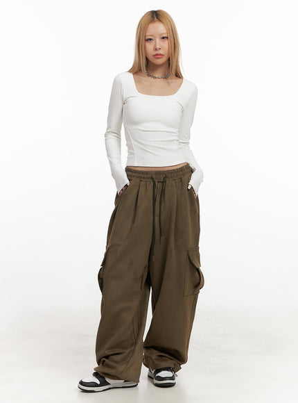 suede-wide-fit-cargo-sweatpants-cj507