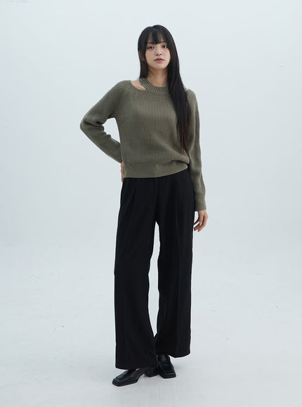 pintuck-straight-fit-tailored-pants-on309