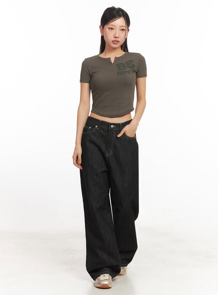 tomboy-graphic-crop-top-ia524