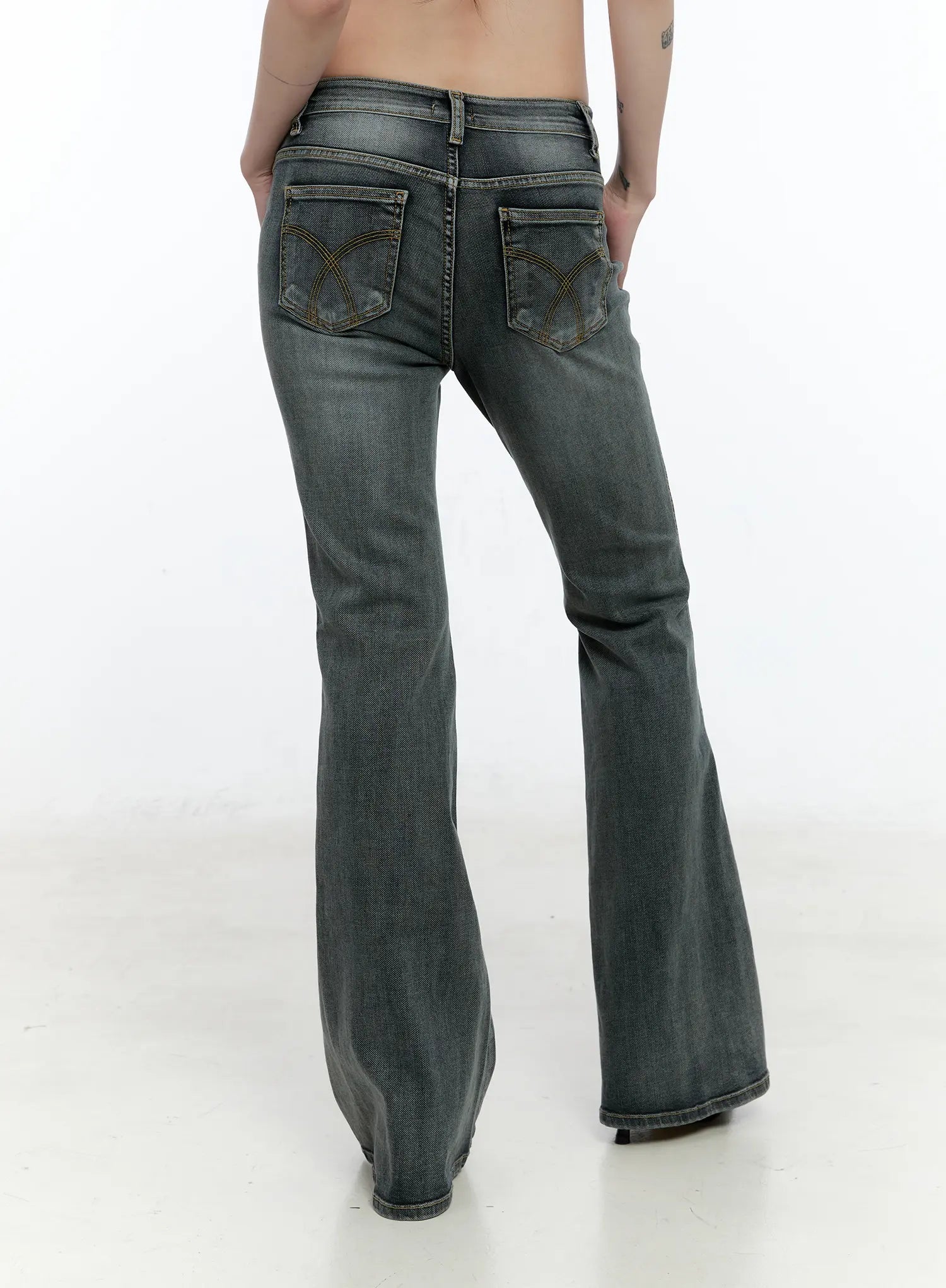 judith-washed-bootcut-jeans-cn517