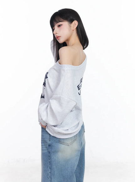 off-shoulder-graphic-sweatshirt-cf518