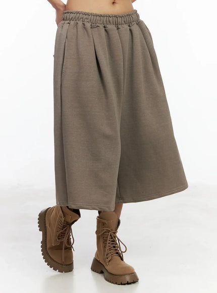 relaxed-bermuda-sweat-shorts-ia527