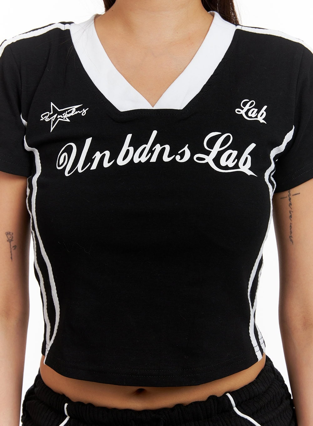 graphic-lettering-sporty-crop-tee-cy402