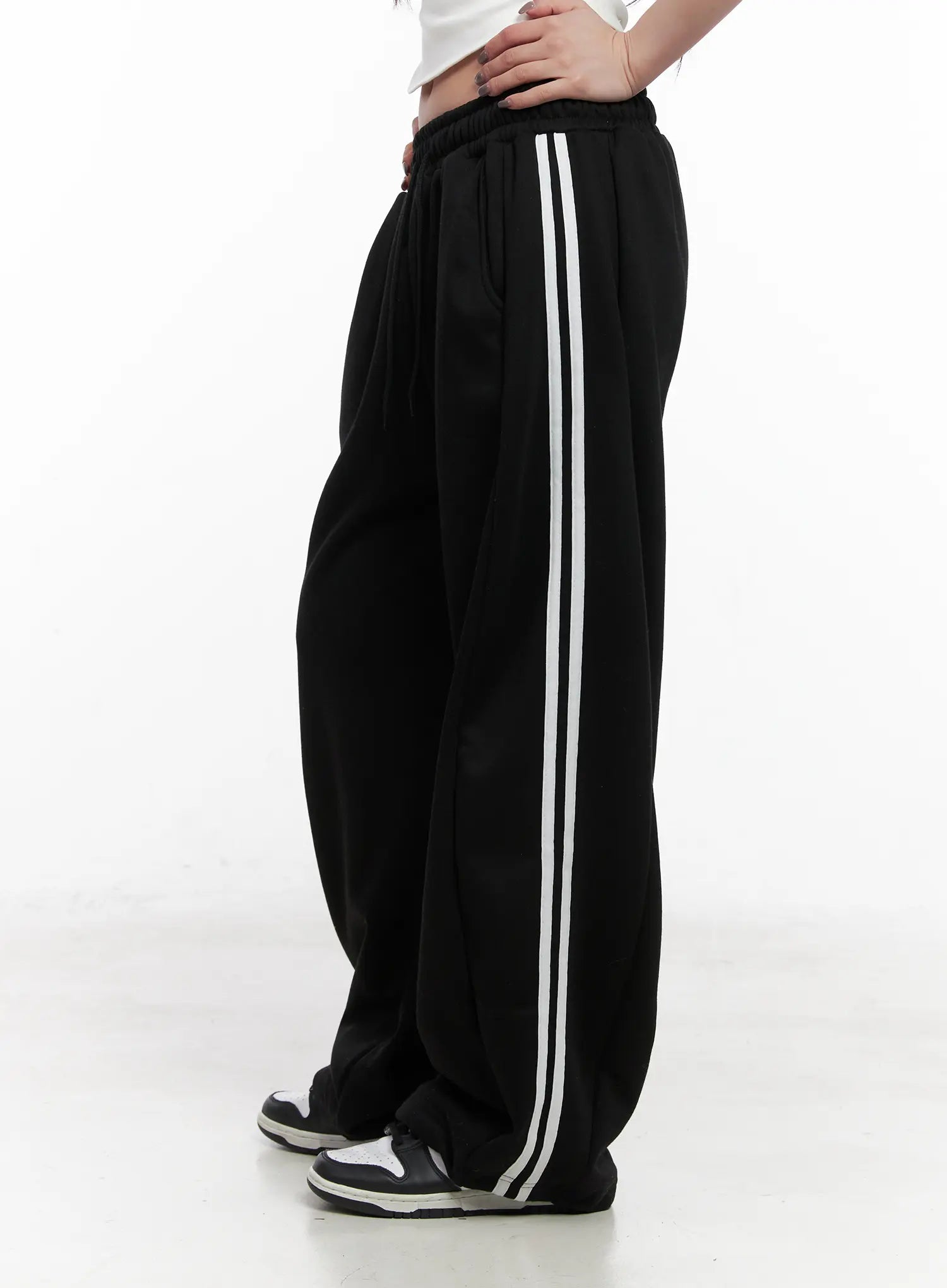 cozy-wide-leg-track-sweatpants-cn512