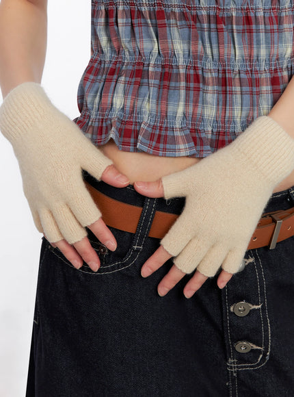 knit-fingerless-gloves-in503