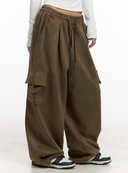 suede-wide-fit-cargo-sweatpants-cj507