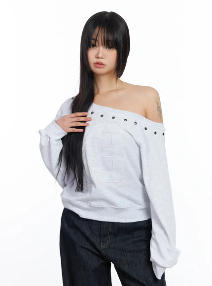 eyelet-trimmed-off-shoulder-sweatshirt-cf504