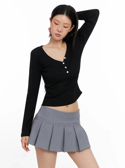 v-neck-eyelet-long-sleeve-top-is515