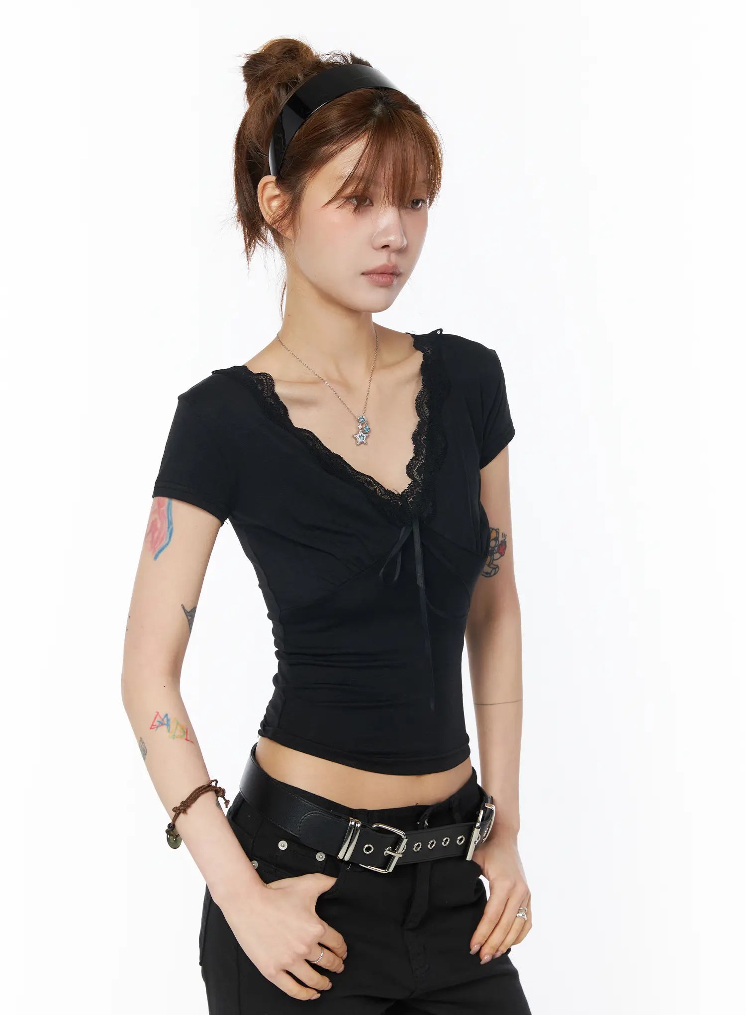 v-neck-lace-accent-top-cy527 / Black