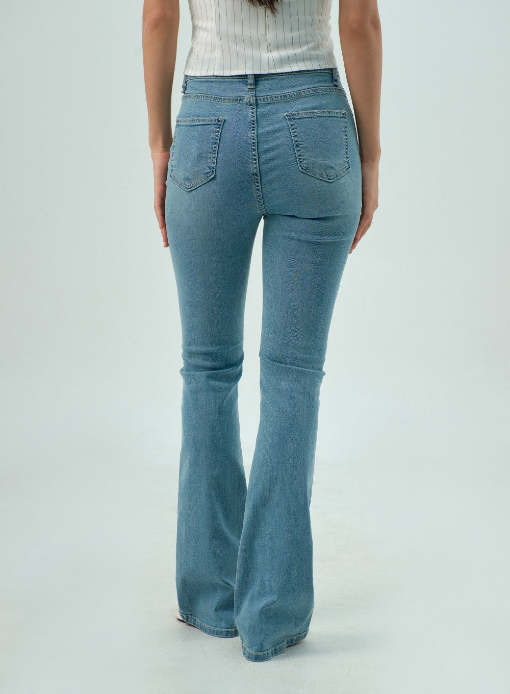 light-wash-bootcut-jeans-cy330
